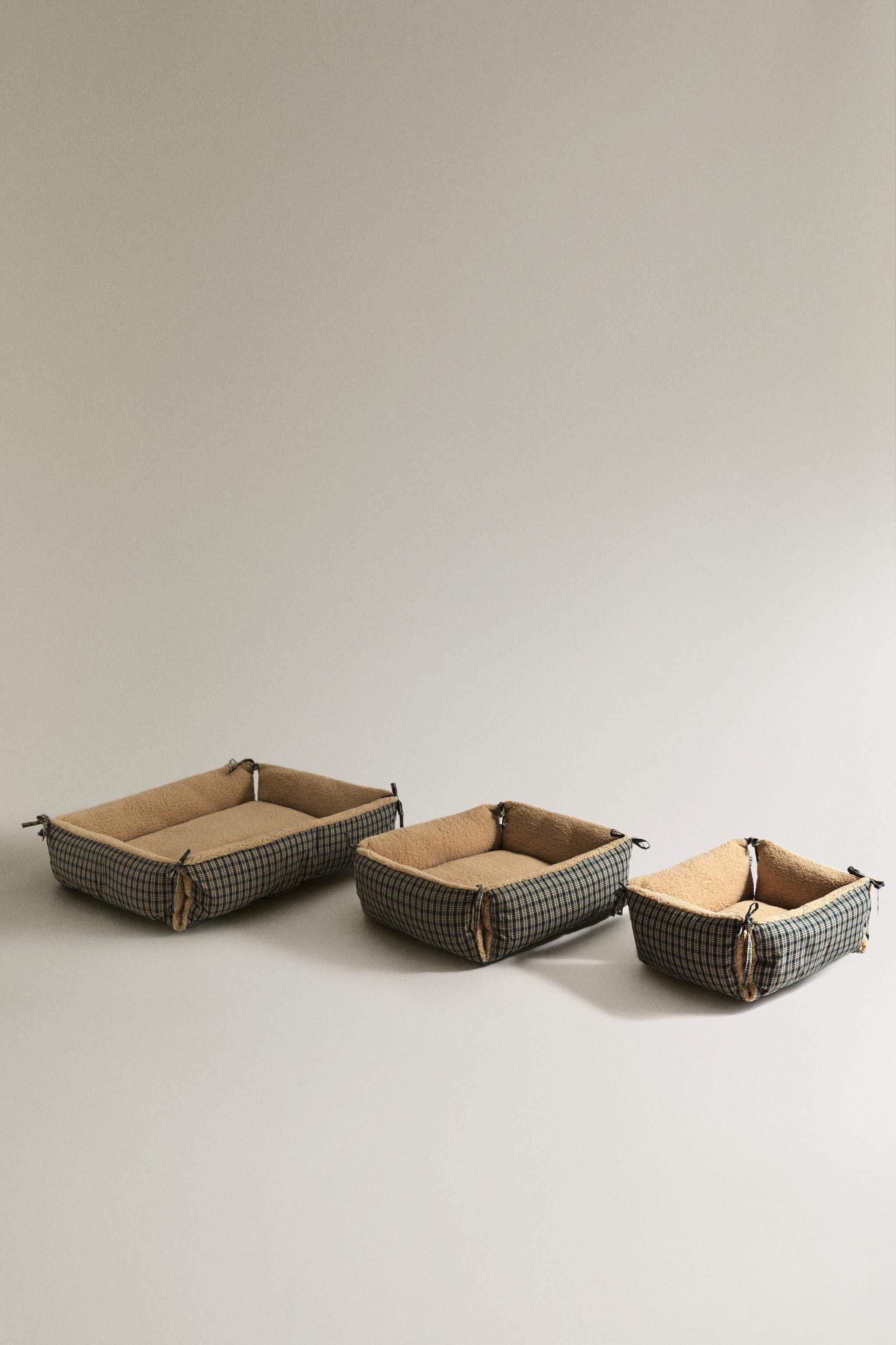 GINGHAM PET BED